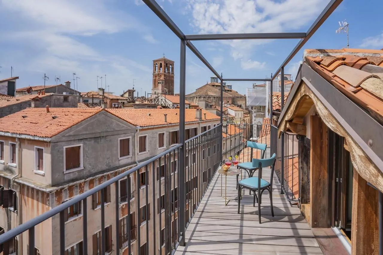 Corte Rubbi 11 Secret Terrace Apartment Venetië